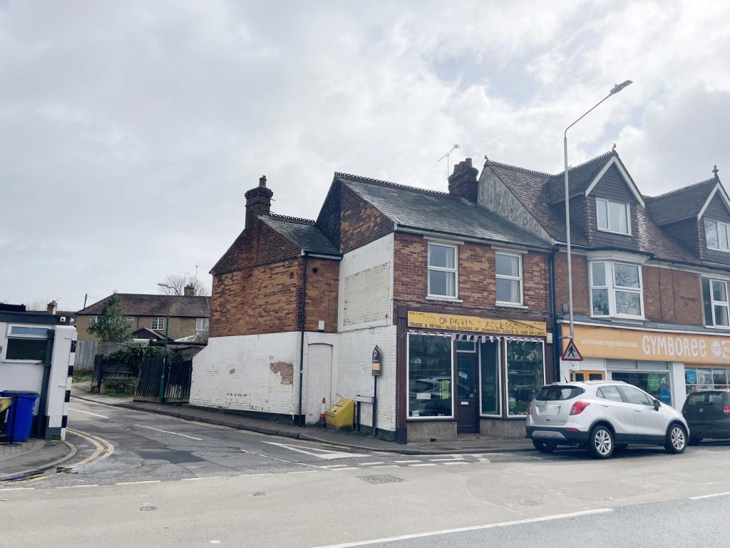 Lot: 101 - RETAIL AND RESIDENTIAL PREMISES WITH PLANNING FOR THREE ADDITIONAL FLATS AT REAR -